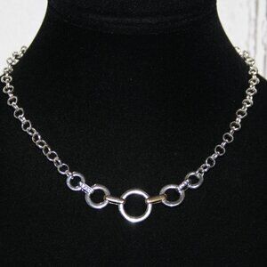 Beautiful silver, gold and gunmetal link necklace 16-18"